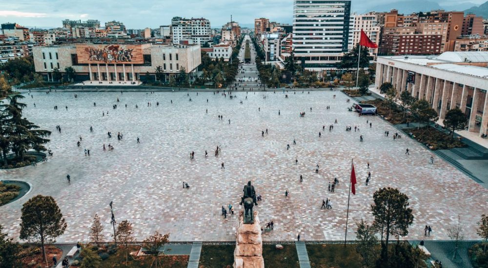 Turizmi gjalleron tregtine me pakice, rritet konsumi i karburanteve